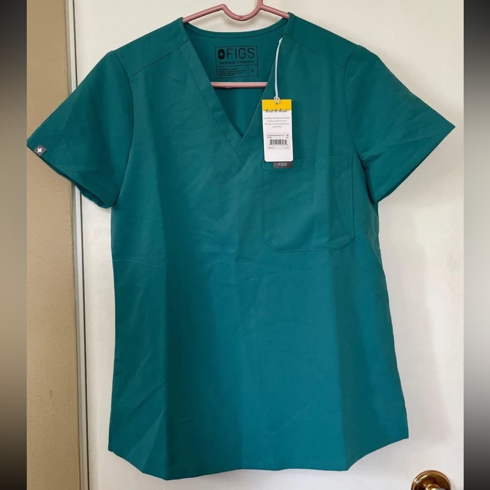 FIGS Scrubs Catarina OnePocket Scrub Top And Scrub Pants Set